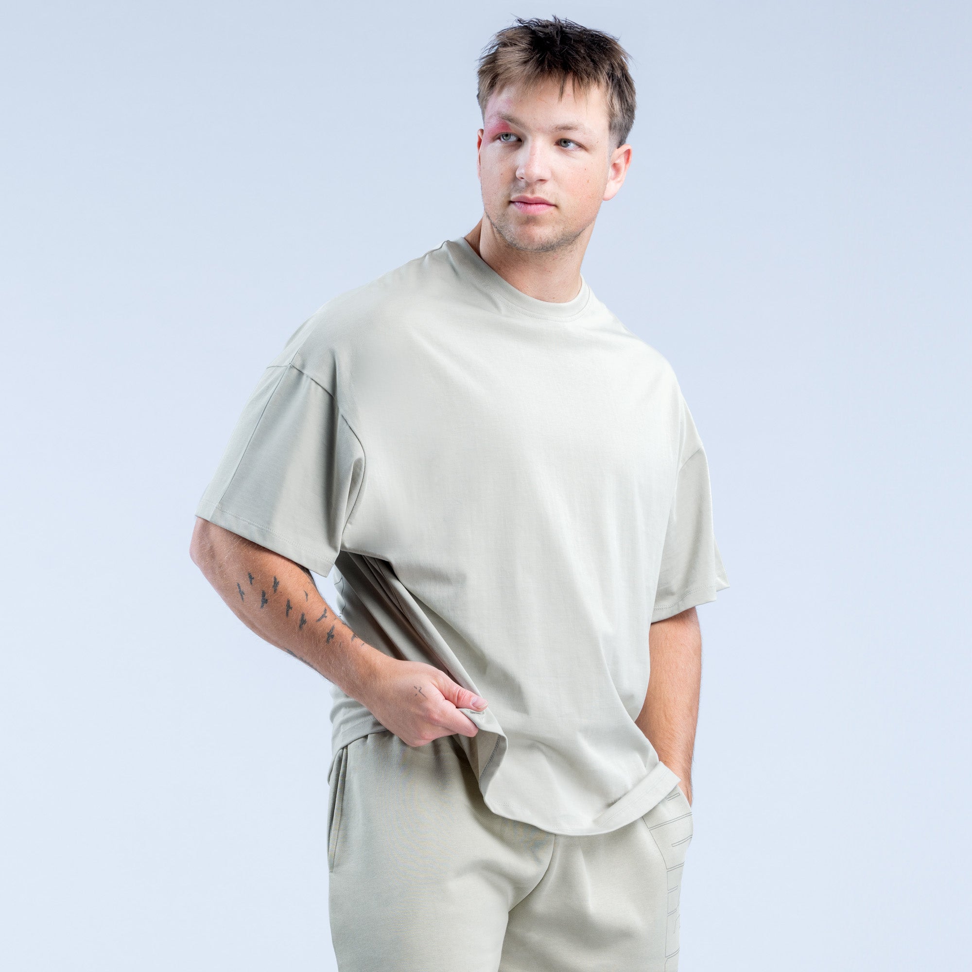 Camiseta DFYNE Recharge Graphic Hombre Gris | 2706-NAJVC