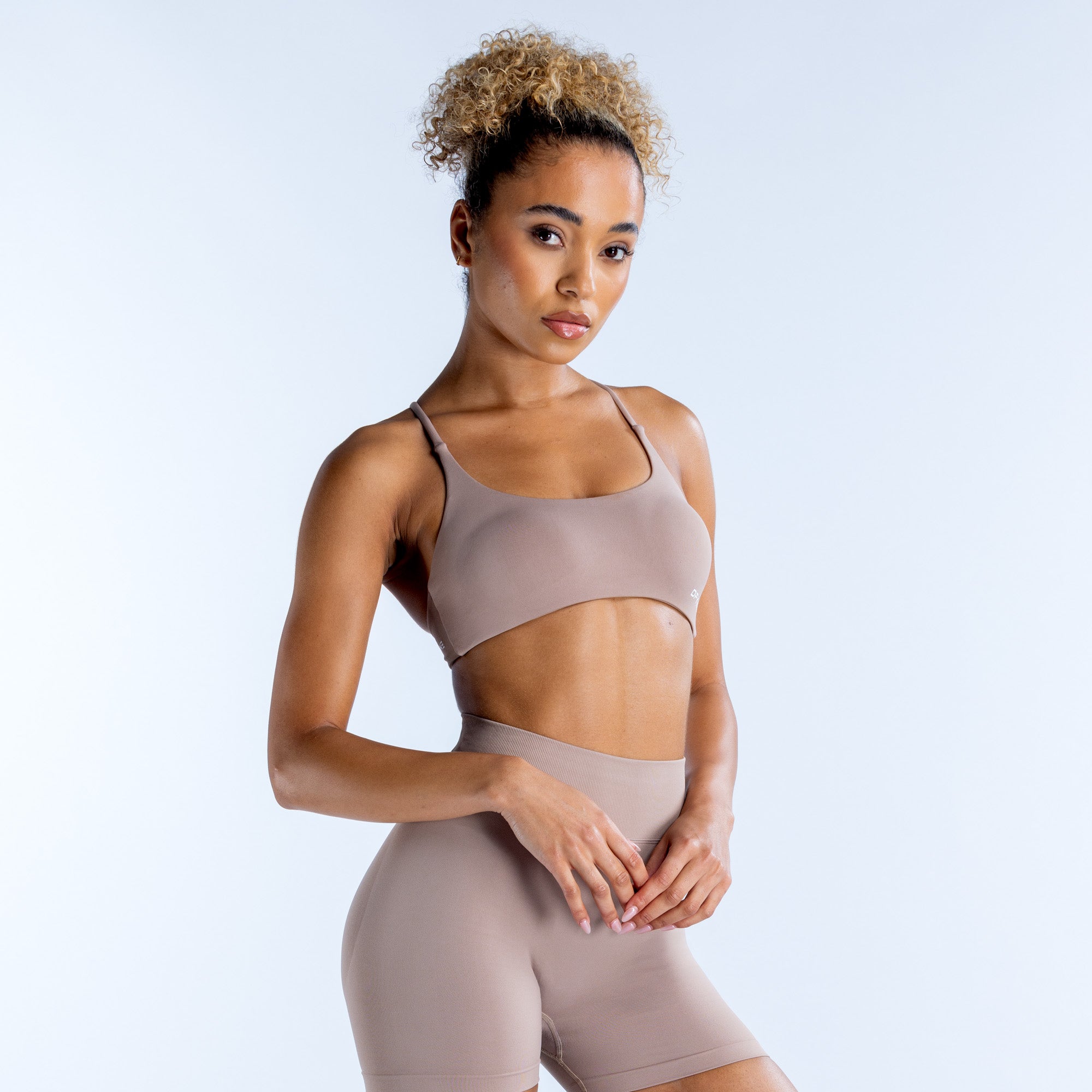 Sujetador Deportivo DFYNE Dynamic Twist Back Mujer Beige | 6480-ZENHM