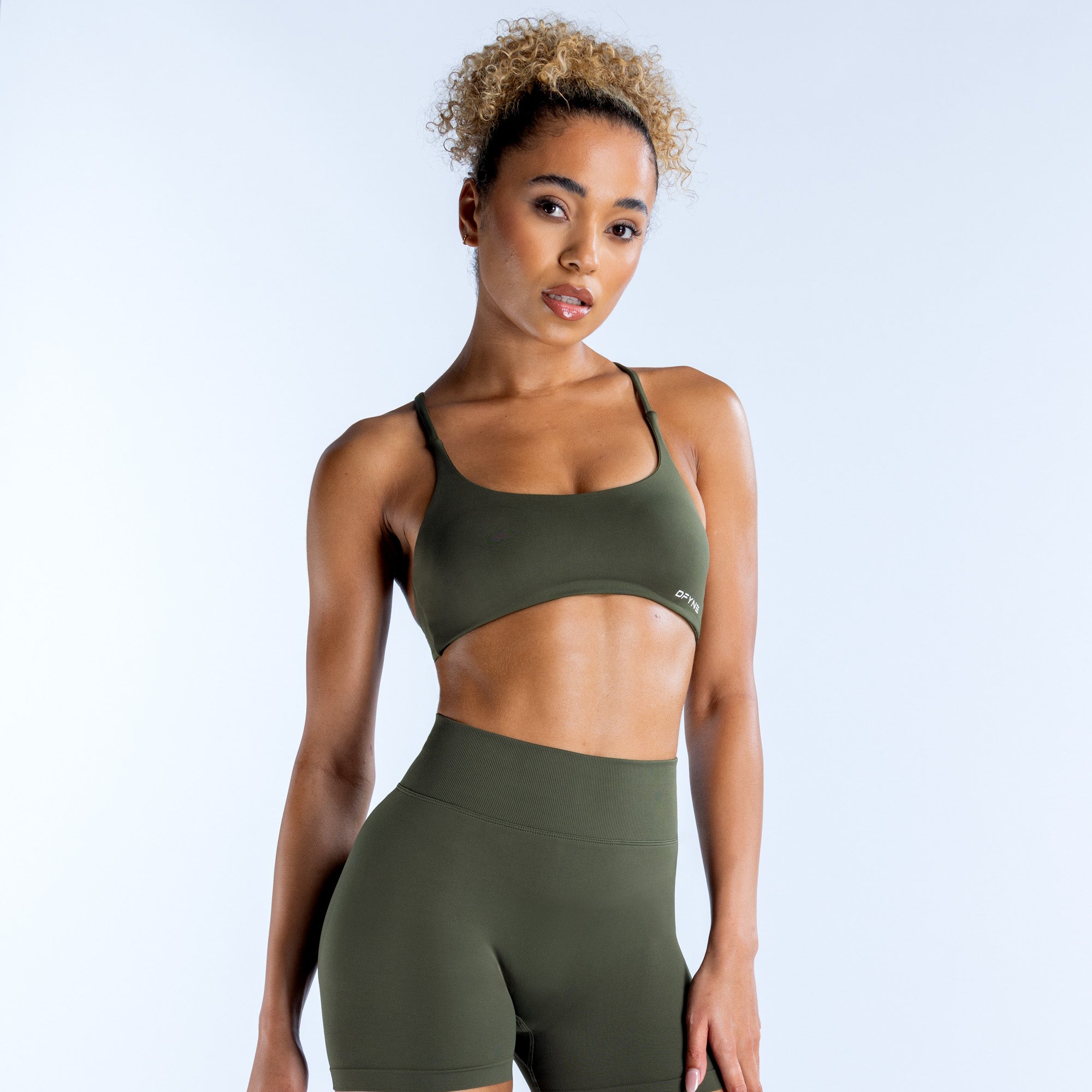 Sujetador Deportivo DFYNE Dynamic Twist Back Mujer Verde Oliva | 6154-FTVEI