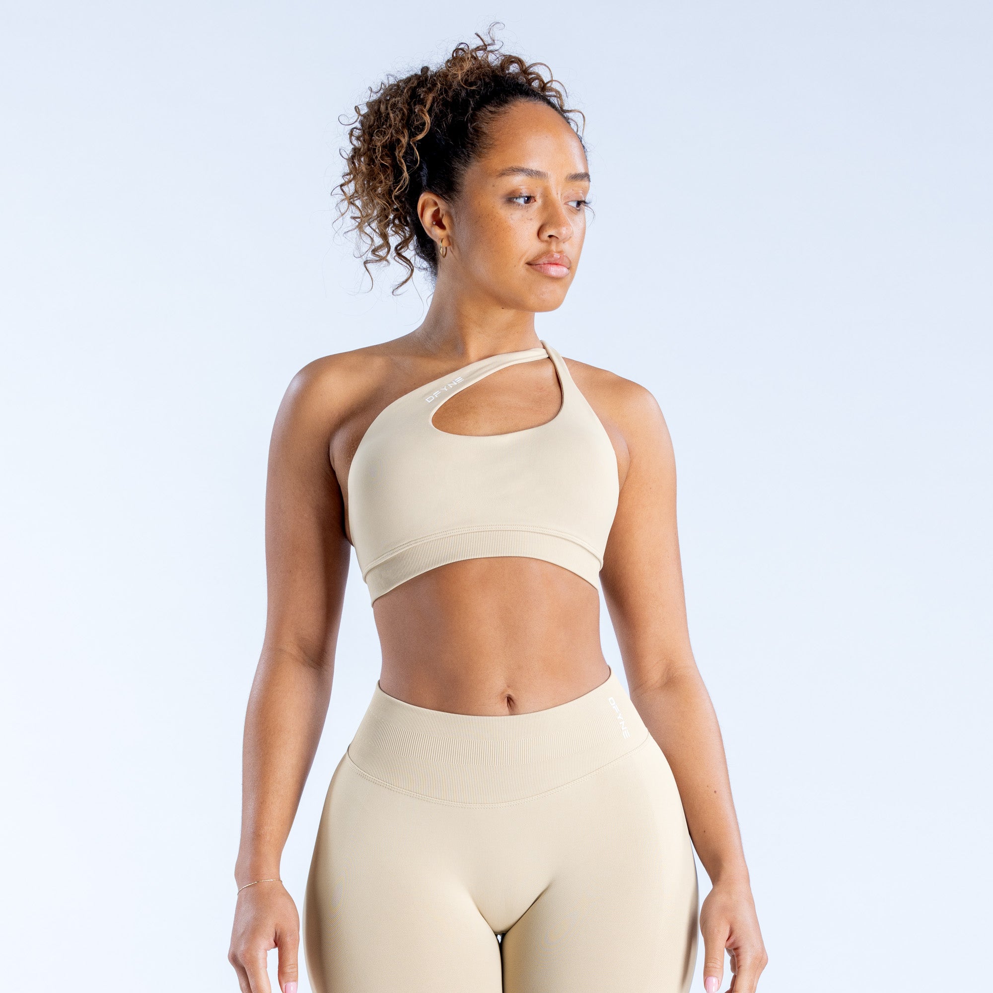 Sujetador Deportivo DFYNE Impact Asymmetric Mujer Beige | 9087-NOMHK