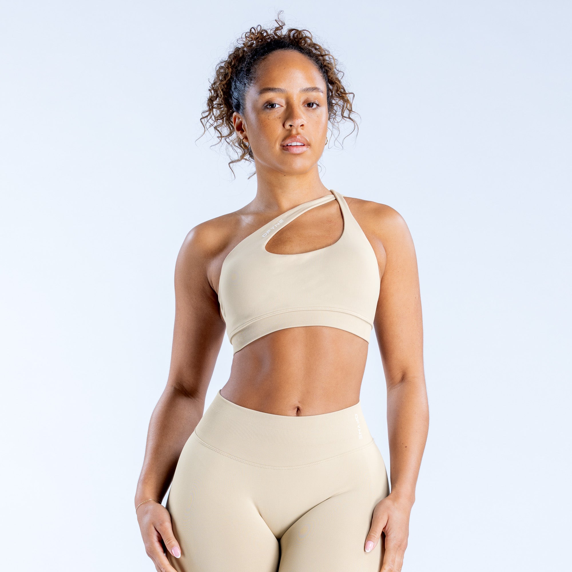 Sujetador Deportivo DFYNE Impact Asymmetric Mujer Beige | 9087-NOMHK