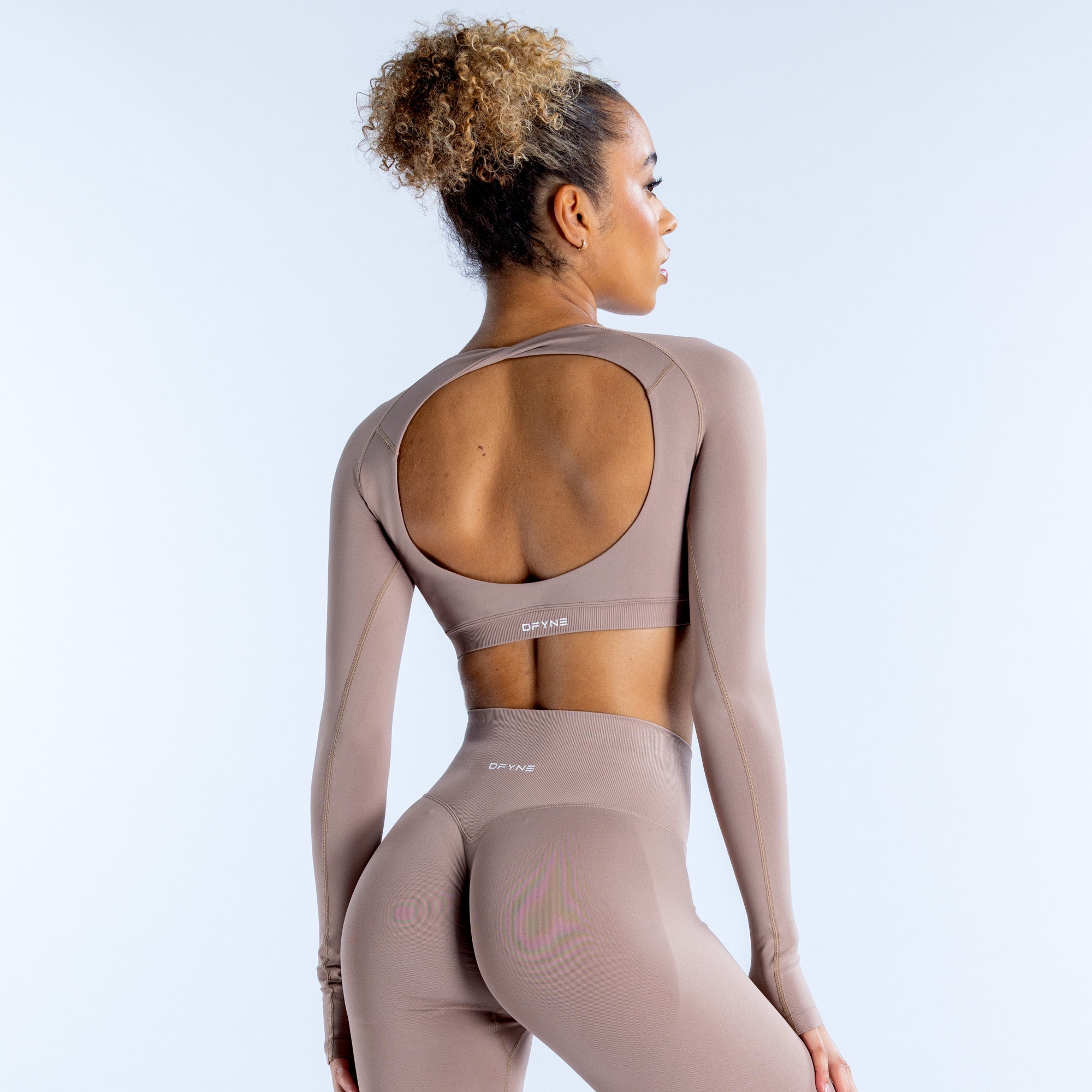 Top DFYNE Dynamic Long Sleeve Crop Mujer Beige | 2571-VIMCZ