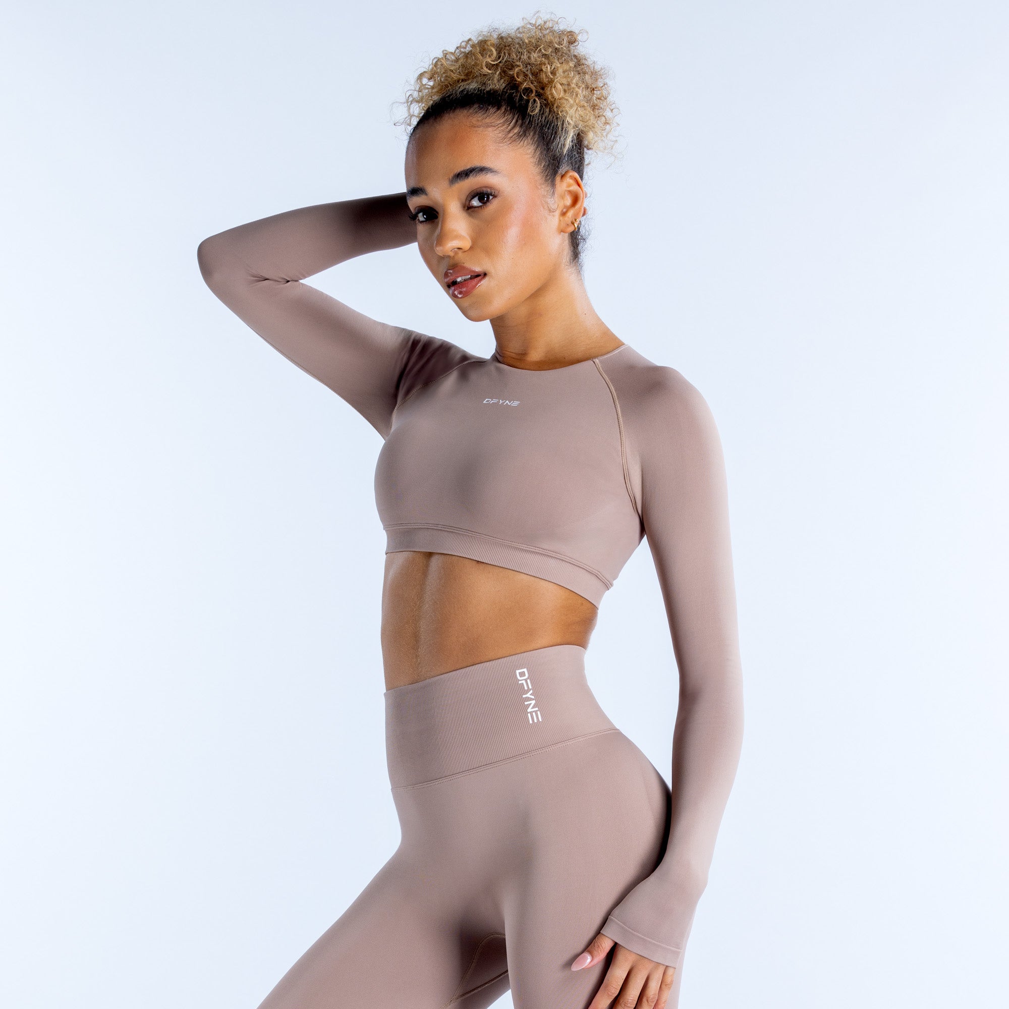 Top DFYNE Dynamic Long Sleeve Crop Mujer Beige | 2571-VIMCZ