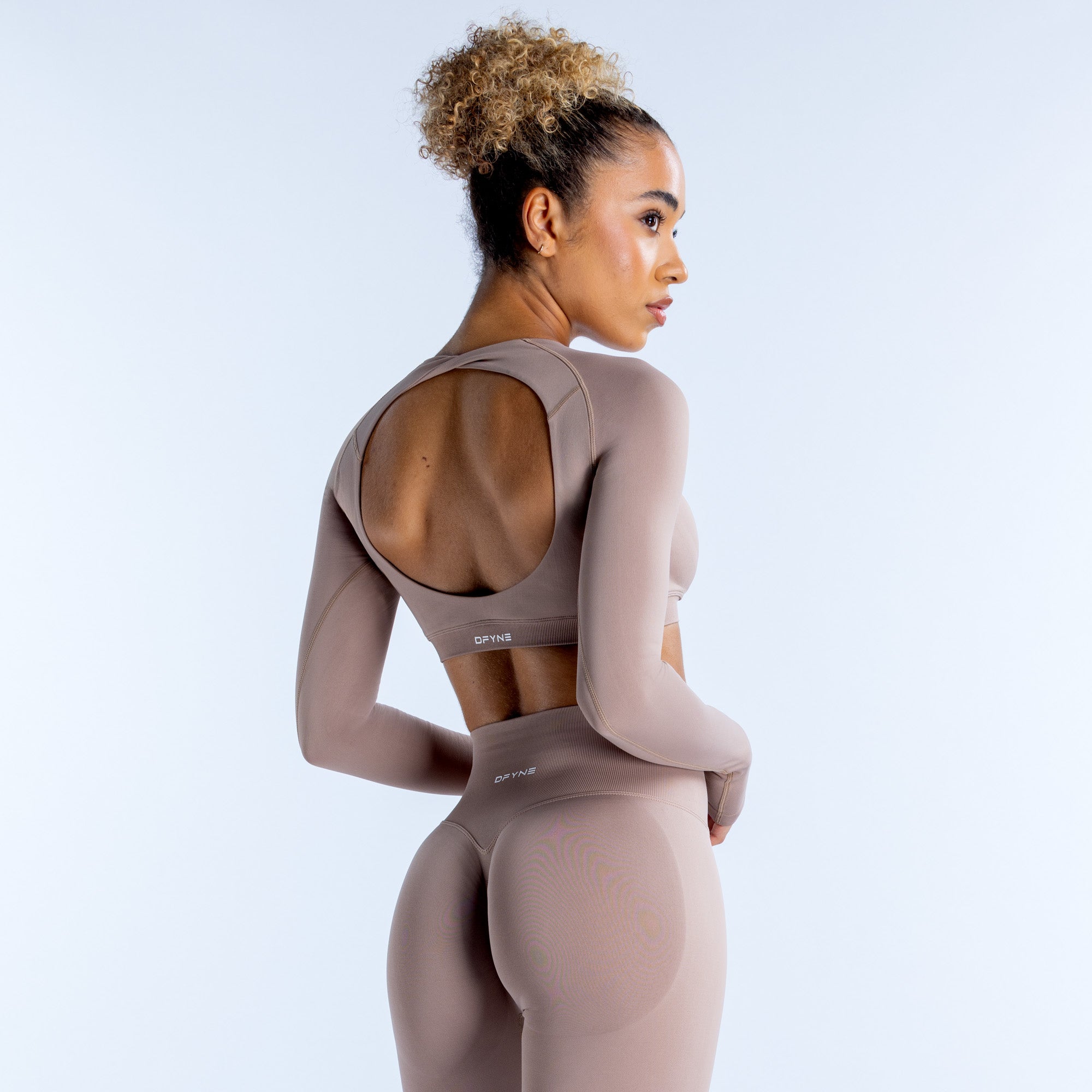 Top DFYNE Dynamic Long Sleeve Crop Mujer Beige | 2571-VIMCZ