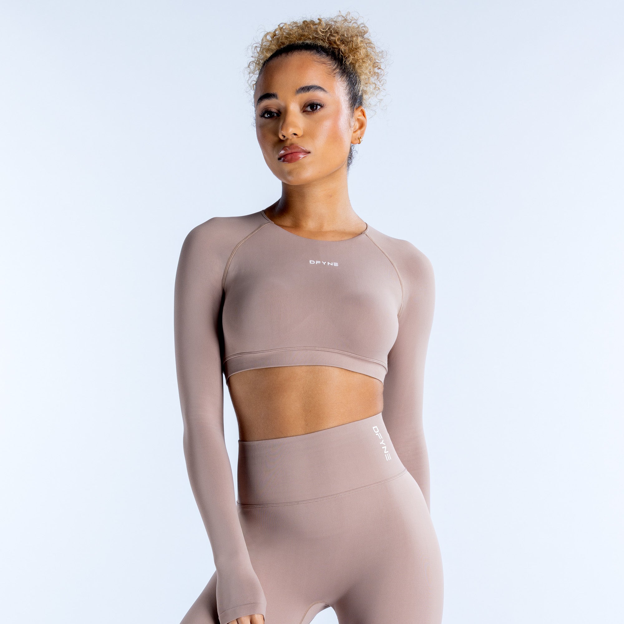 Top DFYNE Dynamic Long Sleeve Crop Mujer Beige | 2571-VIMCZ