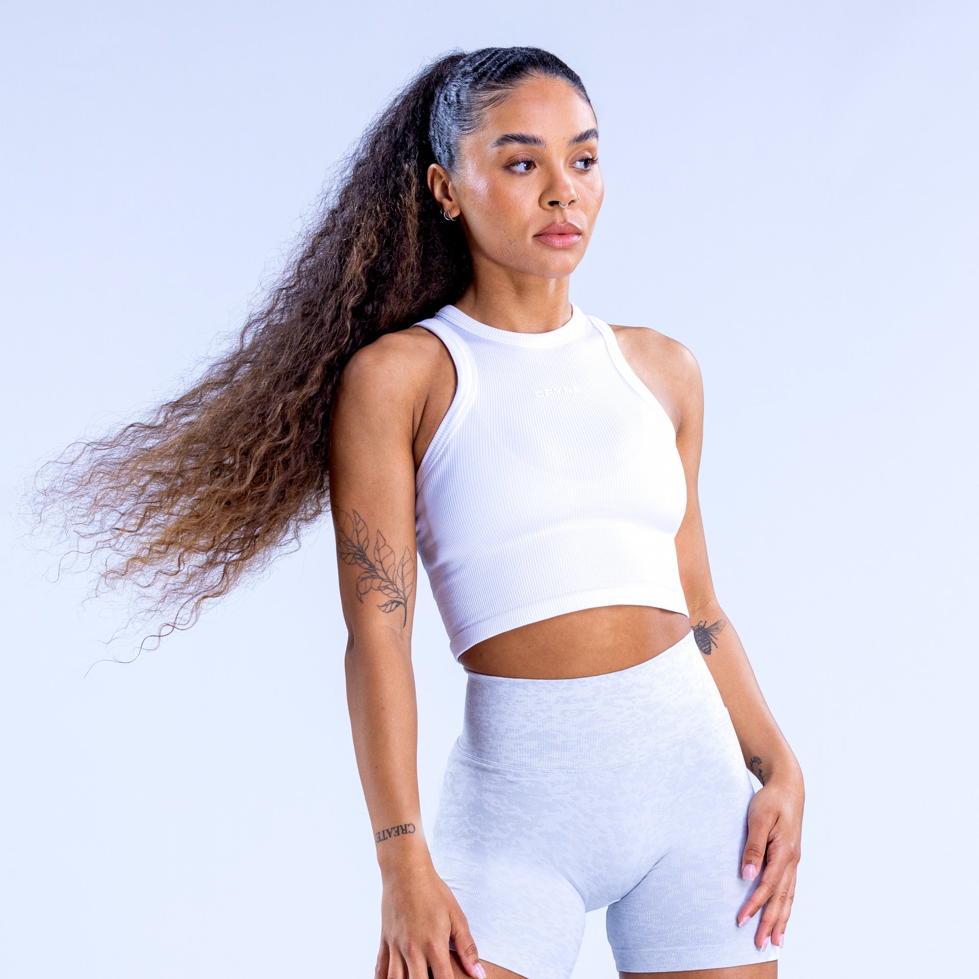 Top DFYNE Revive Racer Mujer Blancas | 4051-GQBWS