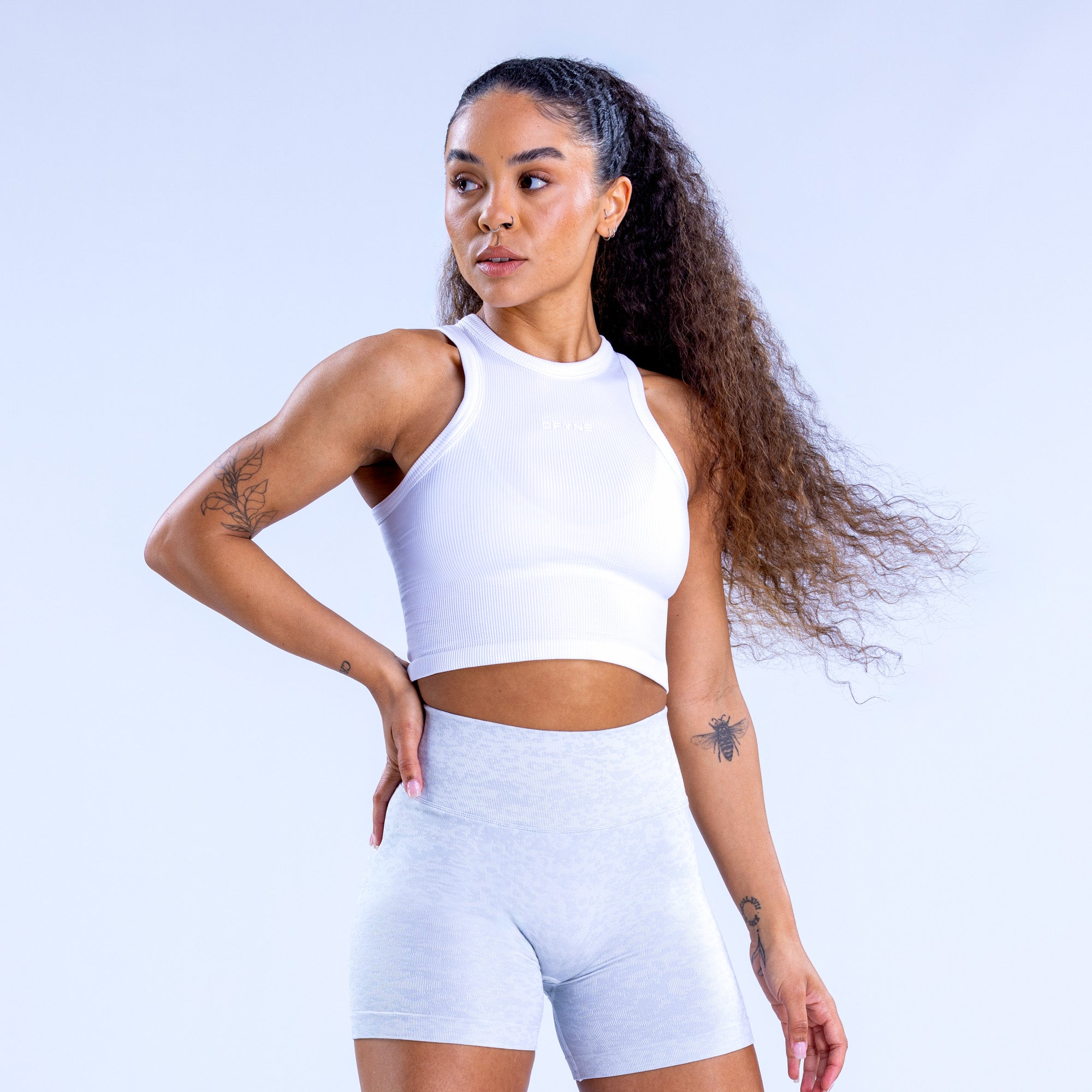Top DFYNE Revive Racer Mujer Blancas | 4051-GQBWS